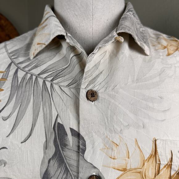 Tommy Bahama Men M Silk shirt button Short sleeve Jacquard Tropical Print - Picture 4 of 15